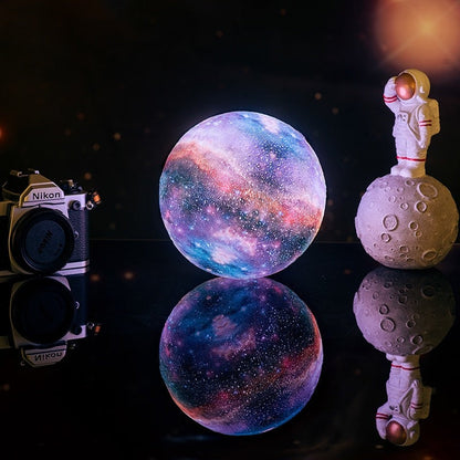 Gedruckte 3D-Galaxie-Mondlampe
